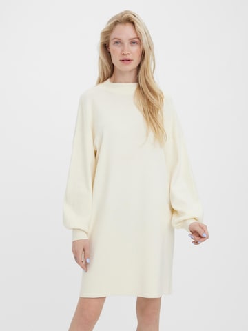 Robes en maille 'Nancy' VERO MODA en beige : devant