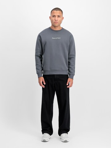 ALPHA INDUSTRIES Sweatshirt in Grau