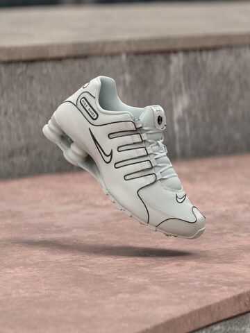 Baskets basses 'SHOX NZ' Nike Sportswear en gris