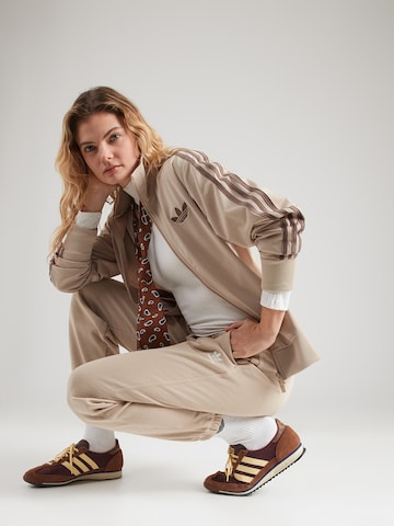 ADIDAS ORIGINALS Дънки Tapered Leg Панталон 'Essentials' в бежово