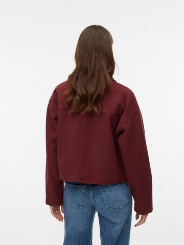 Veste mi-saison 'VMFORTUNEFREJ' VERO MODA en rouge