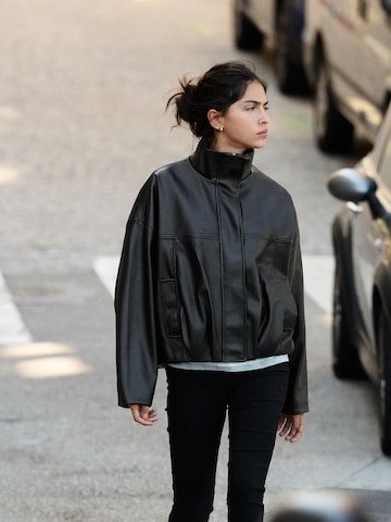 Pull&Bear Jacke in Schwarz: Vorderseite