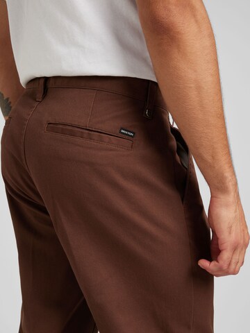 Brixton Loosefit Chino kalhoty 'CHOICE' – hnědá