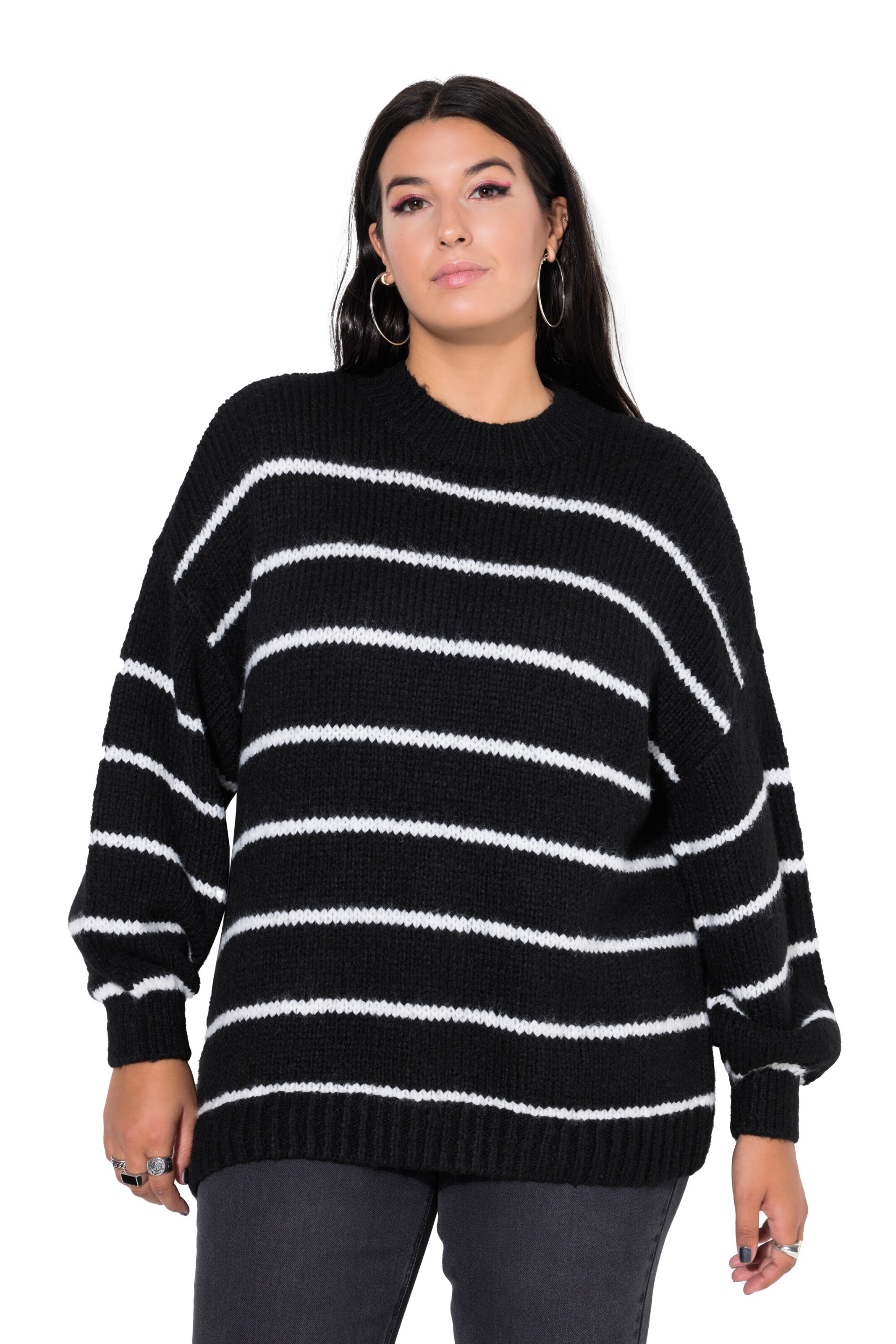 Studio Untold Sweater in Black: front