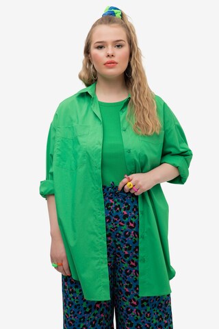 Studio Untold Blouse in Green: front