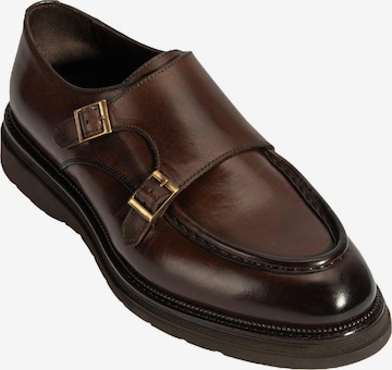 Desa - Zapatillas 'Loafer' en marrón: frente
