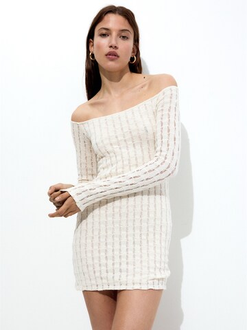 Pull&Bear Knit dress in Beige: front