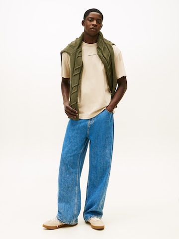 Tricou de la Tommy Jeans pe bej