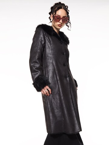 Cappotto invernale di SHYX in nero: frontale