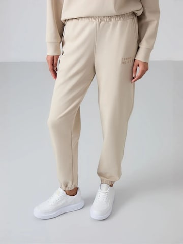 Tommy Life Sweat suit in Beige