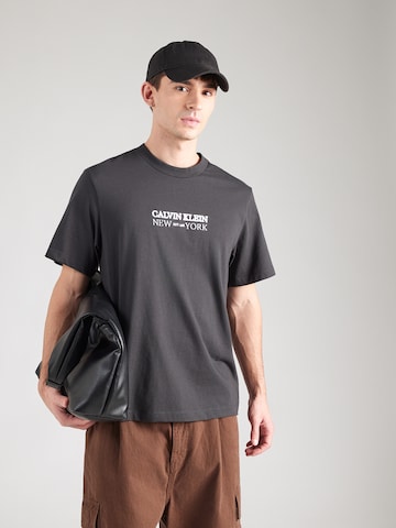 Calvin Klein Szabványos Póló - szürke: elől