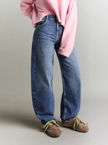 Bershka Barrel Jeans i blå: framsida