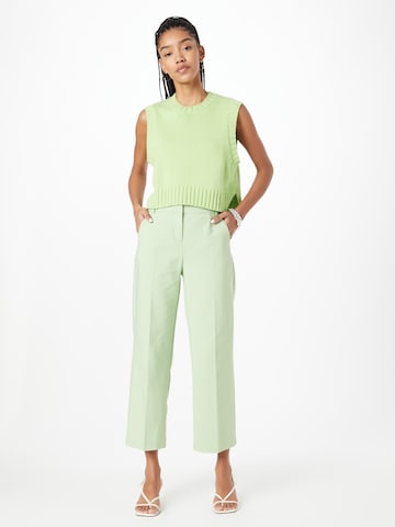 Regular Pantalon à plis 'VITA TESSA' Fransa en vert : devant