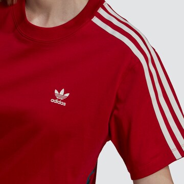 ADIDAS ORIGINALS Μπλουζάκι 'Thebe Magugu' σε κόκκινο