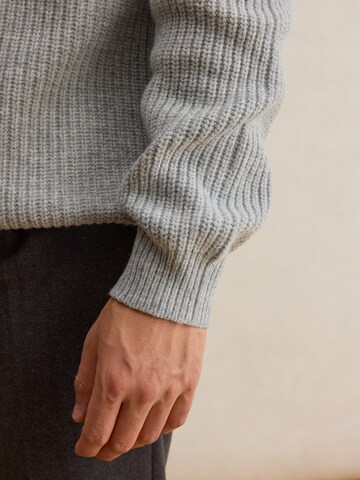 DAN FOX APPAREL Свитер 'Georg' в Серый