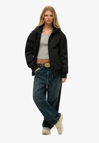Superdry Tussenjas in Zwart