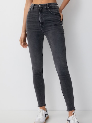 Pull&Bear Skinny Jeans in Grey: front