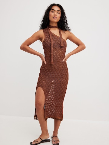 NA-KD Beach Dress in Bronze: front