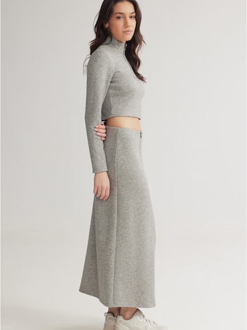 4TAILORS Paita 'Cheeky' värissä harmaa