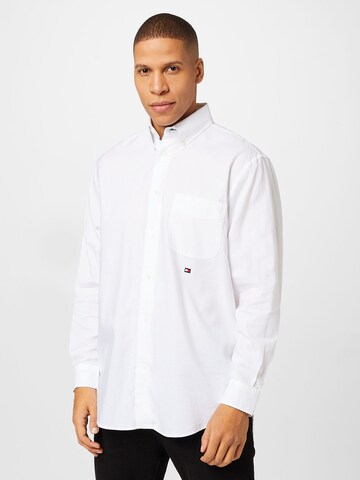 Regular fit Camicia di TOMMY HILFIGER in bianco: frontale