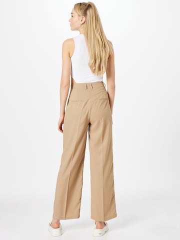 regular Pantaloni con pieghe di SISTERS POINT in beige