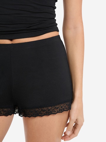 Pantaloncini da pigiama 'Kitty' di ETAM in nero