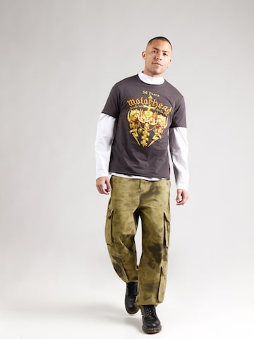 AMPLIFIED Shirt 'MOTORHEAD - GOLD CREST 50TH' in Grijs