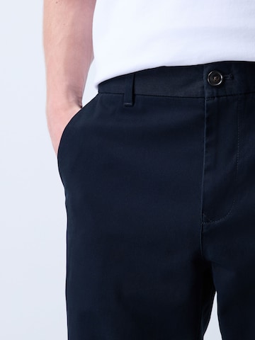 Next Slimfit Chinobyxa i blå