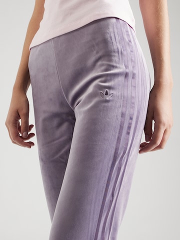 évasé Pantalon ADIDAS ORIGINALS en violet