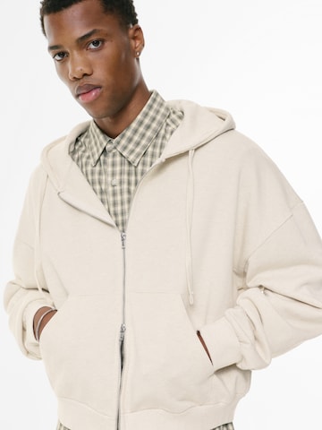 Pull&Bear Sweat jacket in Beige: front