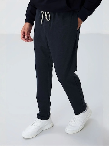 Tommy Life Tapered Workout Pants 'Jogginghose' in Black