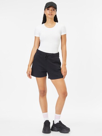 AÉROPOSTALE Regular Shorts in Schwarz