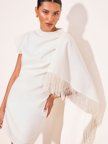 Rochie de cocktail de la Lipsy pe alb