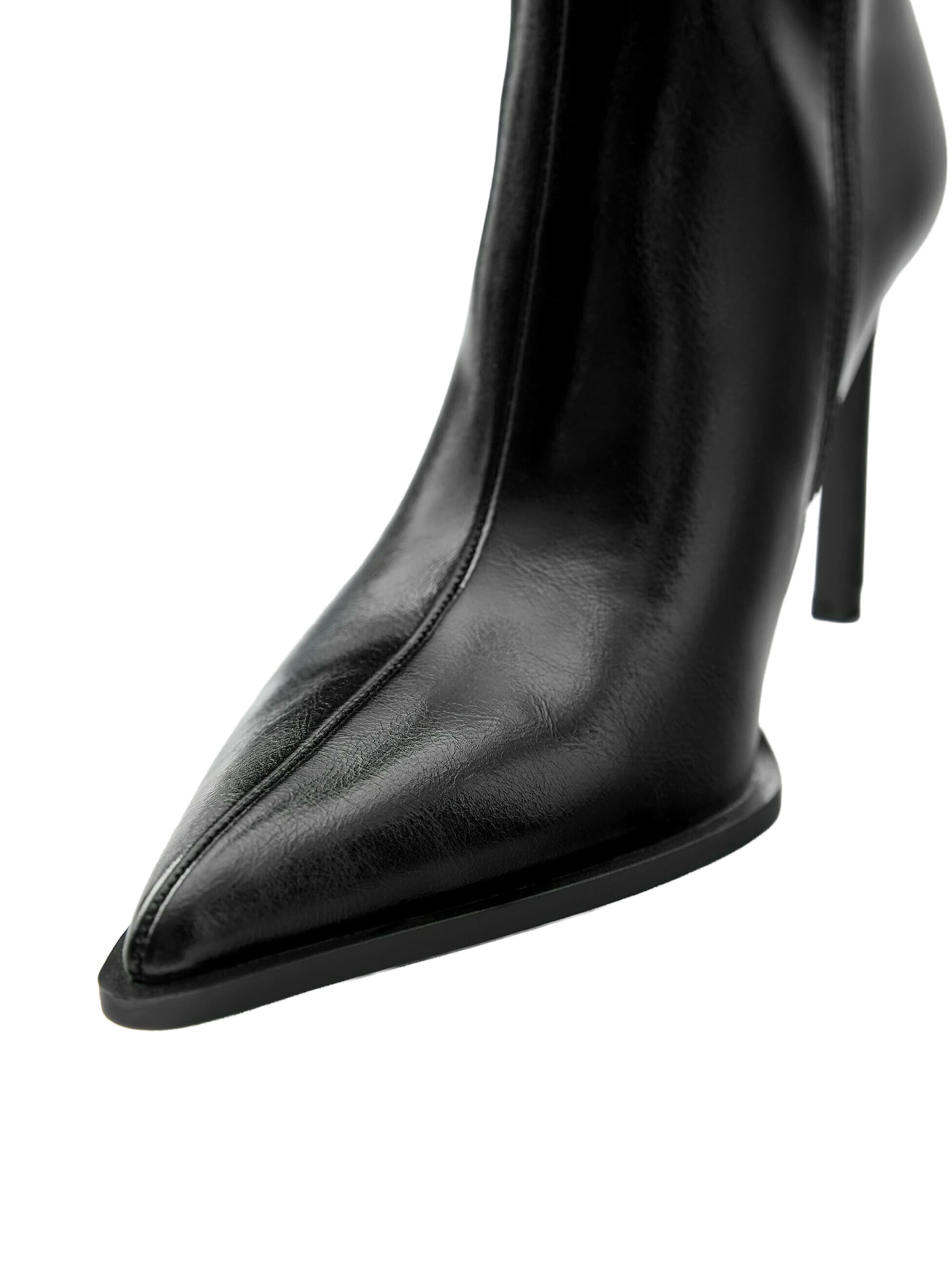 Pull&Bear Stiefel in Schwarz