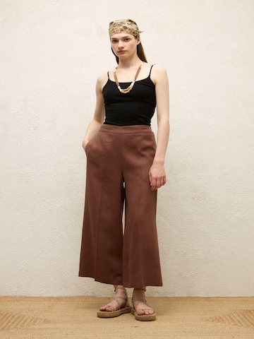 MANUKA Wide leg Broek in Bruin