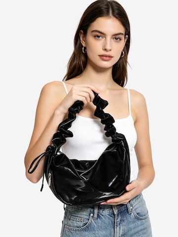 Magicshe Shoulder Bag in Black: front