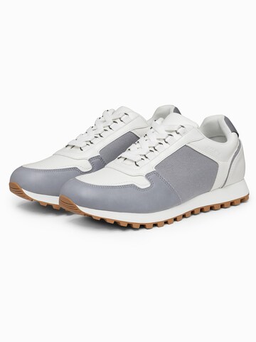 Sneaker bassa di Ombre in grigio