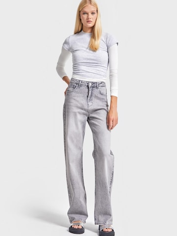 IT'S BASIC Regular Jeans 'Straight High Rise Jeans' in Grijs