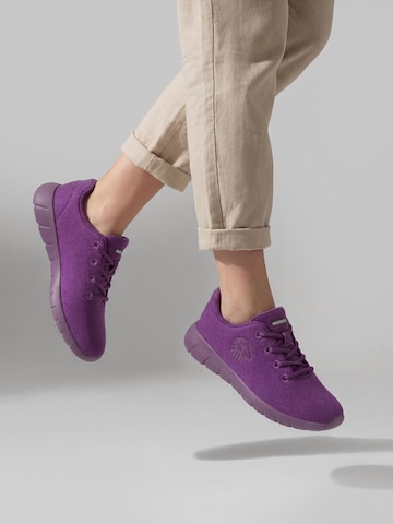 Baskets basses GIESSWEIN en violet : devant