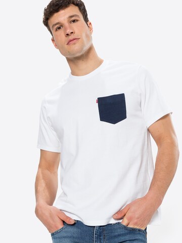 LEVI'S ® Тениска 'Relaxed Fit Pocket Tee' в бяло: отпред