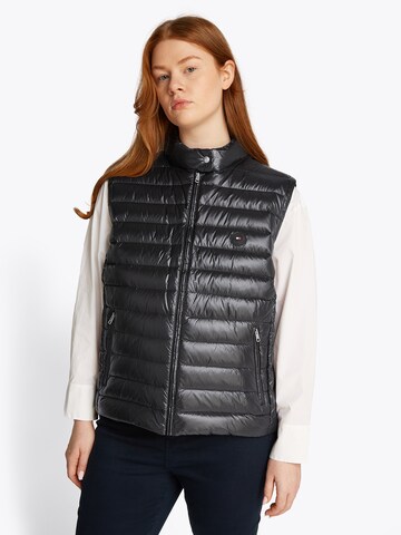 Vestă de la Tommy Hilfiger Curve pe negru: față