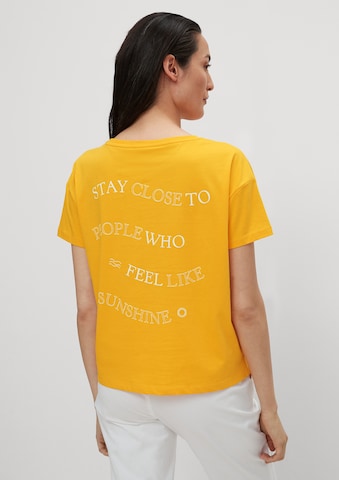 comma casual identity T-shirt i gul