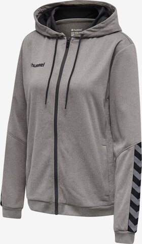 Hummel Sportsweatjacke in Grau