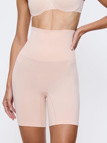 TRIUMPH Alakformáló nadrágok - bézs: elől