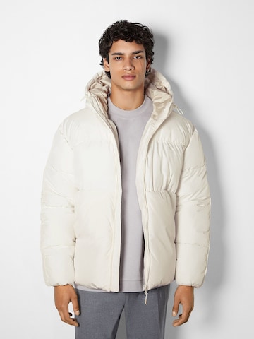 BershkaZimska jakna - bijela boja: prednji dio