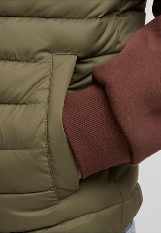 Urban Classics Bodywarmer in Bruin