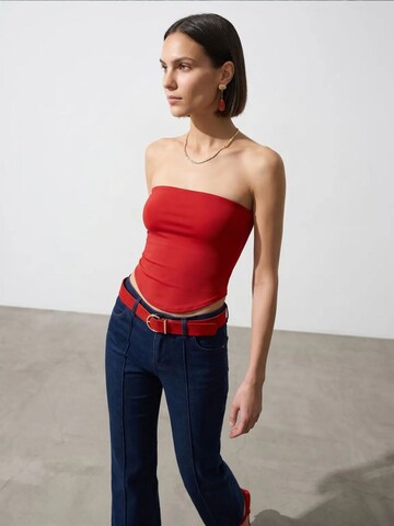 Dilvin Top in Red: front