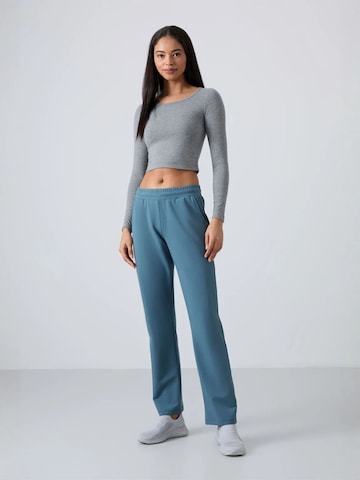 Tommy Life Sportbroek in Blauw: voorkant