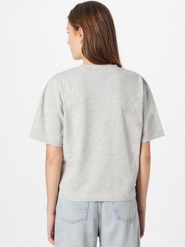Gina Tricot T-shirt i grå