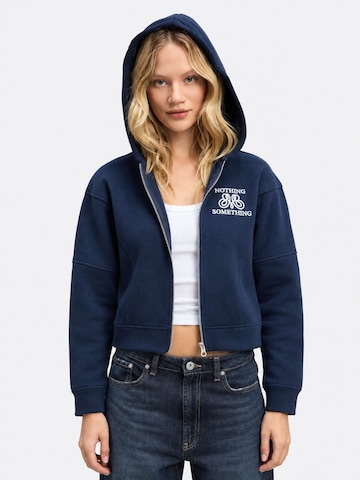 Ethiquet Sweatshirt in Blue: front